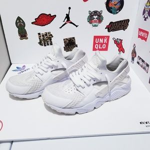 Nike huarache triple white size 10.5